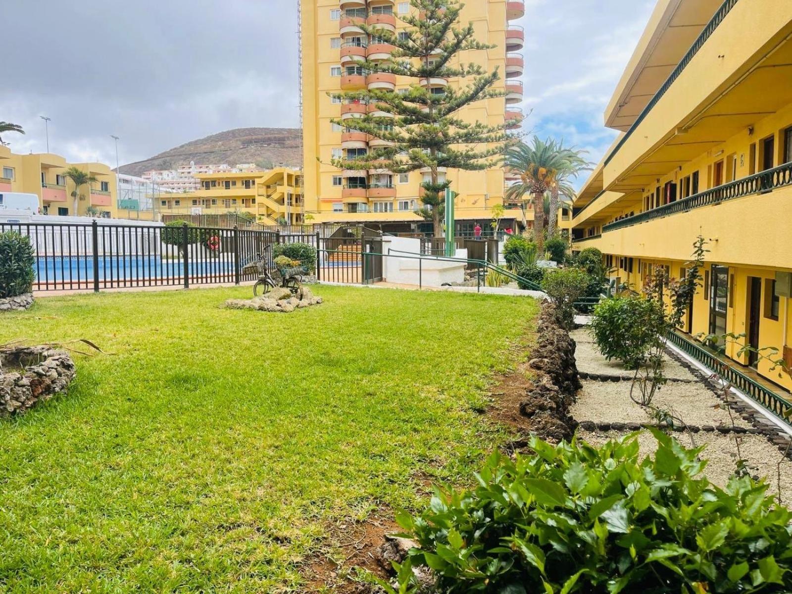 Cozy 2-Bed & Sofa-Bed Studio In Los Cristianos Exteriör bild